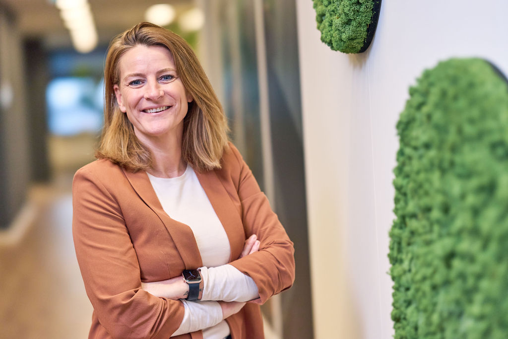 Femal standing behind laptop